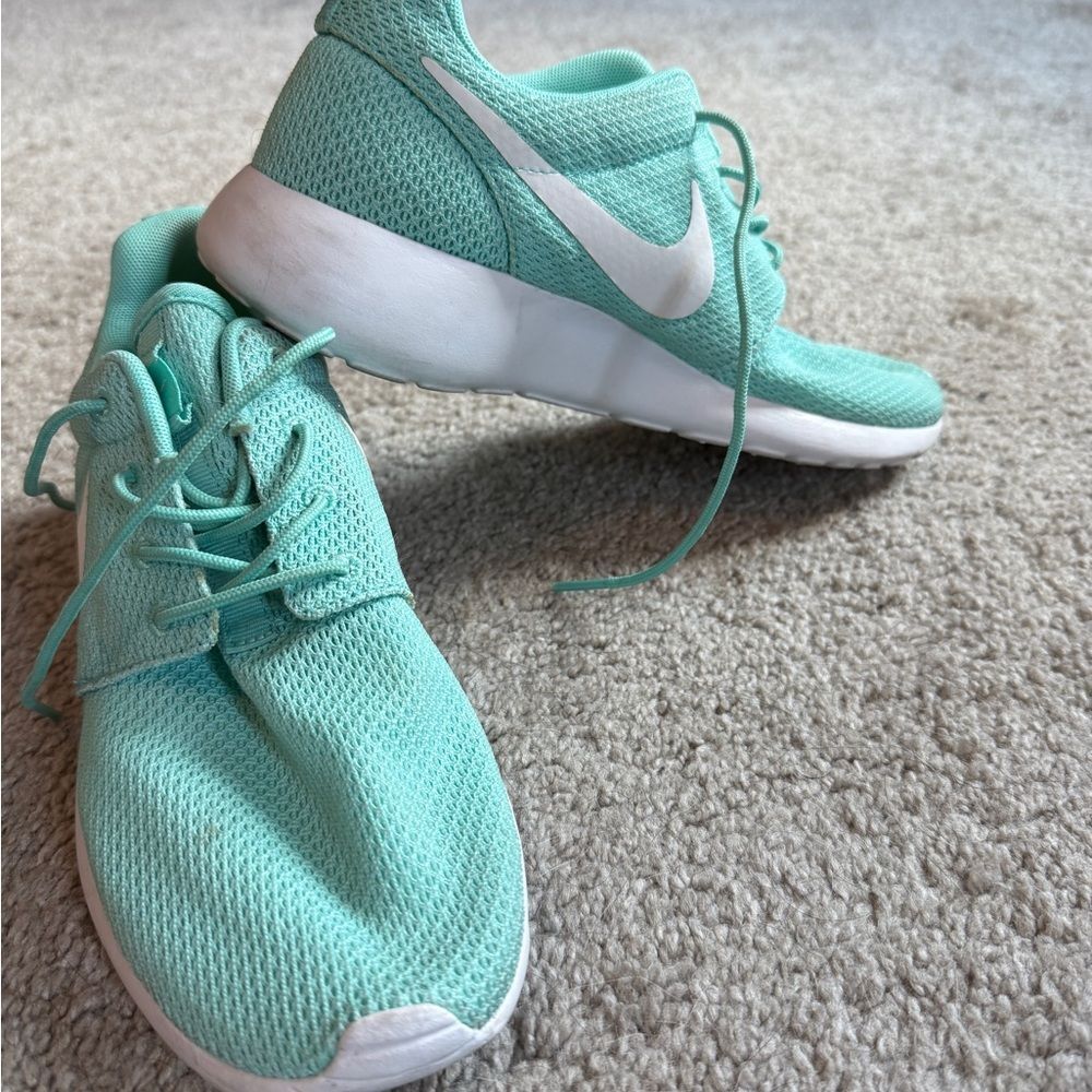 Nike Women's Tiffany Blue Custom Rosche Runner size 8 nikeid